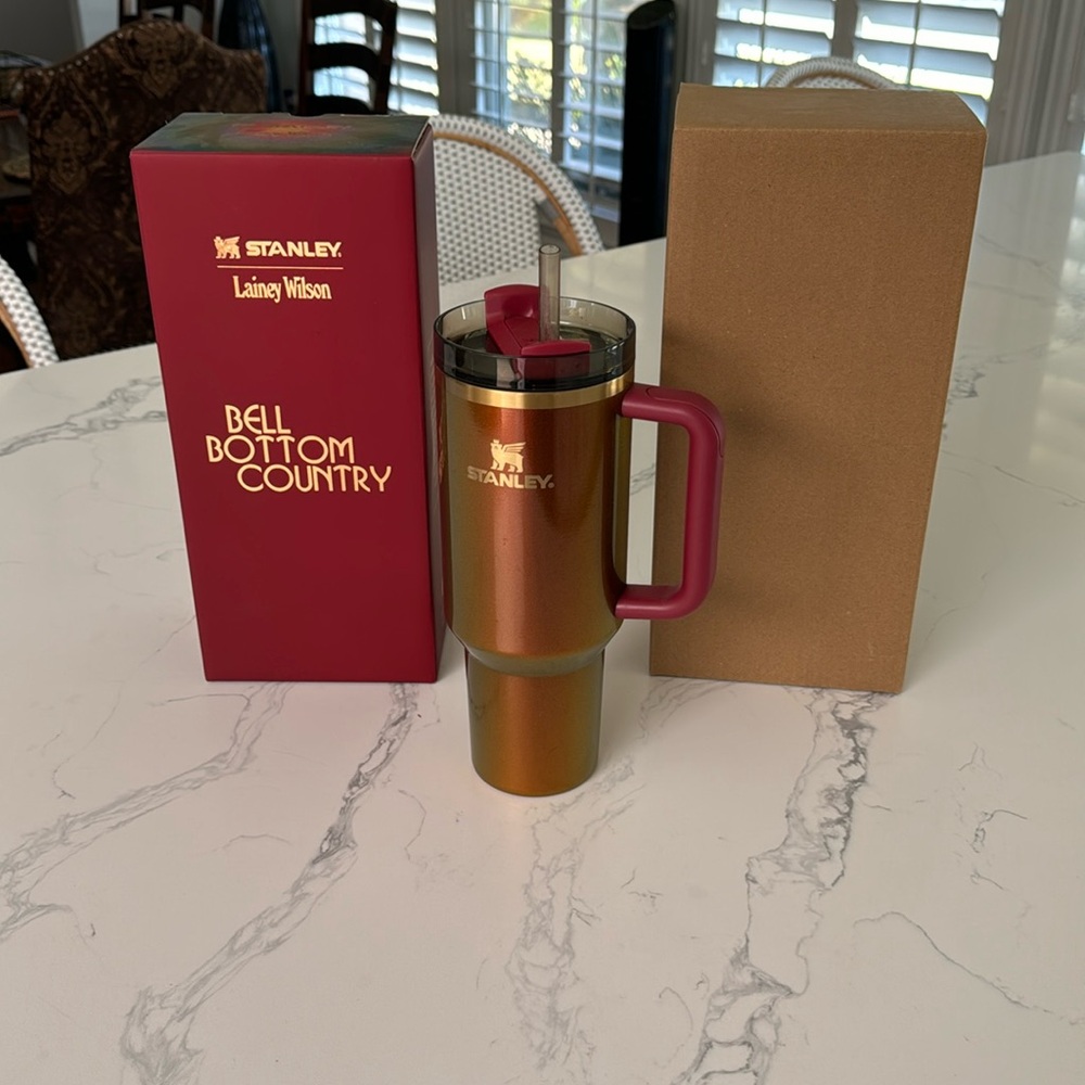 Lainey Wilson x Stanley Country Gold limited edition quencher H2.0 40oz SOLD OUT